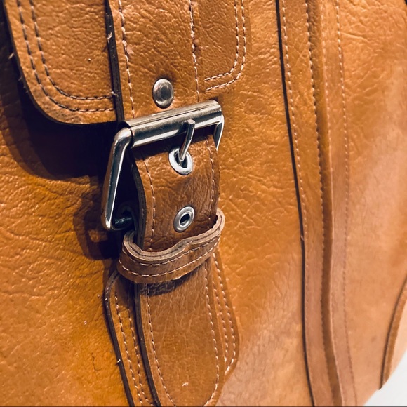 SOLD. Set of 2 Vintage 70s Tan Faux Leather Suitcases - Picture 3 of 13